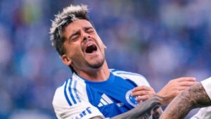 Fagner em ação com a camisa do Cruzeiro. Foto: Alessandra Torrer/ AGIF