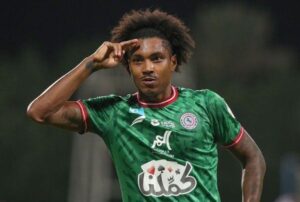 Vitinho em ação na Arabia Saudita. Foto: Reprodução.