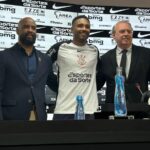 Vitinho é apresentado no Corinthians. Foto: Ulisses Lopresti.