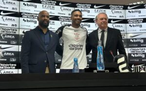 Vitinho é apresentado no Corinthians. Foto: Ulisses Lopresti.