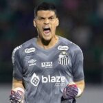 Gabriel Brazão, goleiro do Santos. Foto: Diogo Reis/ AGIF