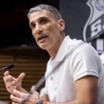 Vojvoda é o técnico do Santos FC. Foto: Raul Baretta
