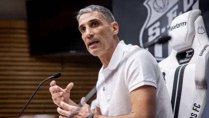 Vojvoda é o técnico do Santos FC. Foto: Raul Baretta