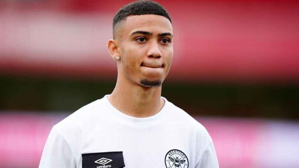 Gustavo Nunes antes de jogo entre Brentford e Nottingham Forest Mike Egerton/PA Images via Getty Images.