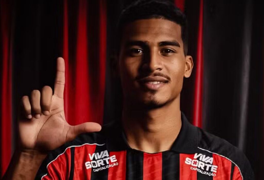 Atacante recusa o Corinthians para assinar com o Vitória. Foto: EC Vitória