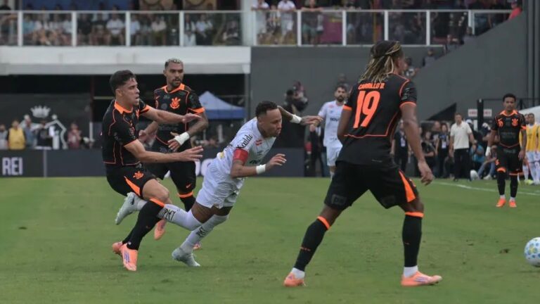 Santos e Corinthians ficam no empate na Vila Belmiro. Foto: Jota Erre/ AGIF