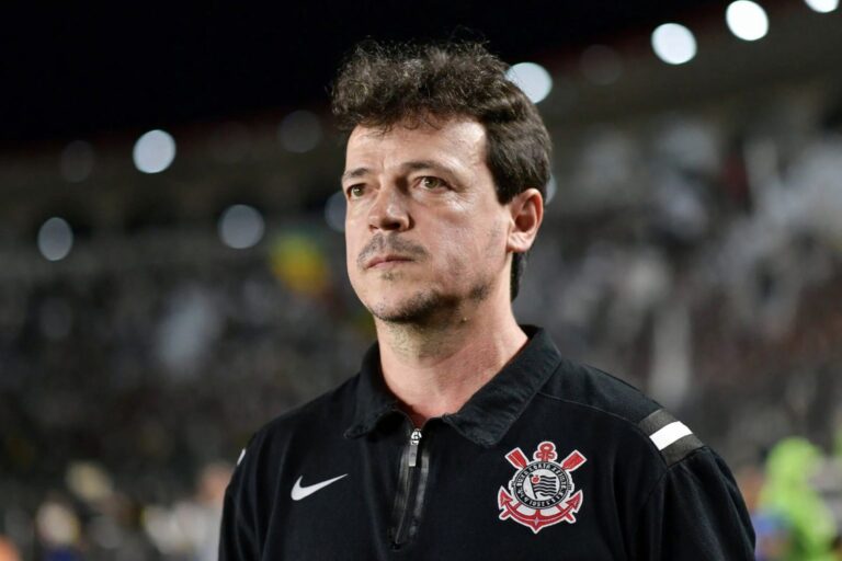 Fernando Diniz é o novo comandante do Corinthians. Foto: Reprodução/IA