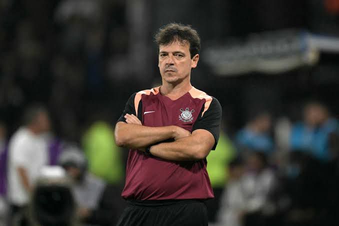 Diniz comanda o Corinthians. Foto: Juan Mabromata/AFP