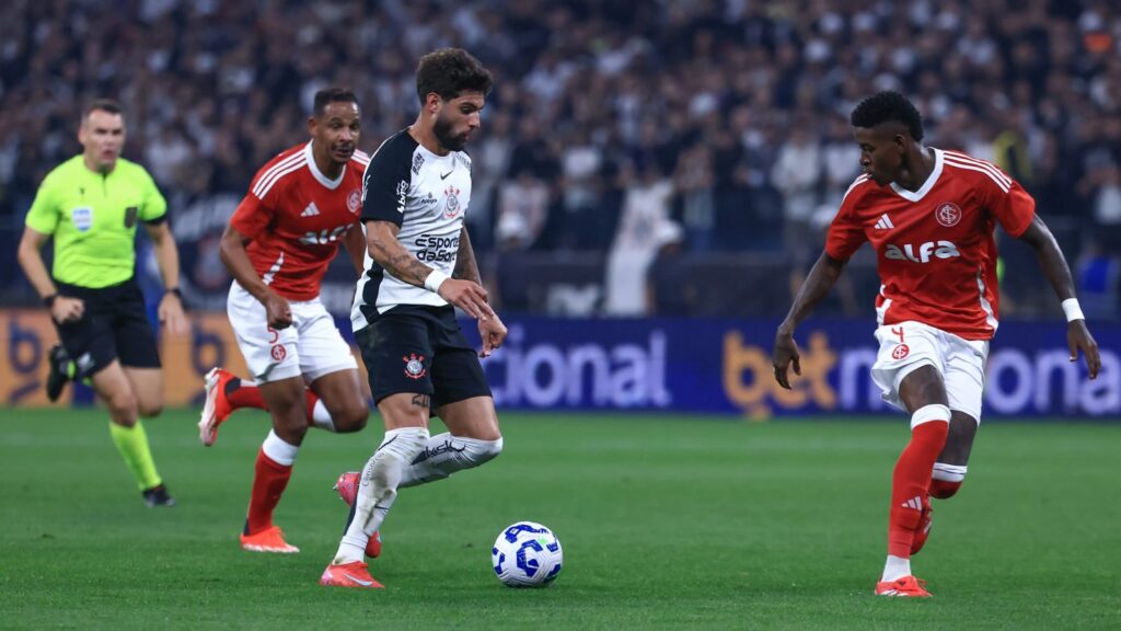 Yuri Alberto em ação com a camisa do Corinthians em duelo realizado na Neo Química Arena. Foto: Marcello Zambrana/AGIF